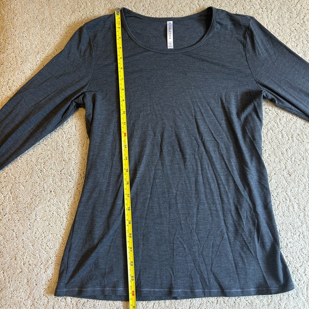 Fabletics Women’s Gray‎ Long Sleeves Lightweight Top Size Medium - Picture 5 of 7